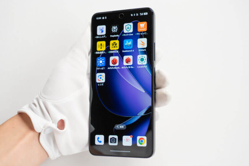 筆者が購入したOPPO Reno13 Aの手持ち画像