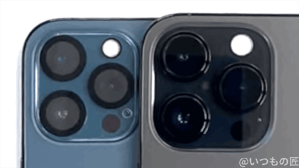 | iphone review.jp iPhone12 Pro Max(左)とiPhone14 Pro(右)のカメラ部分