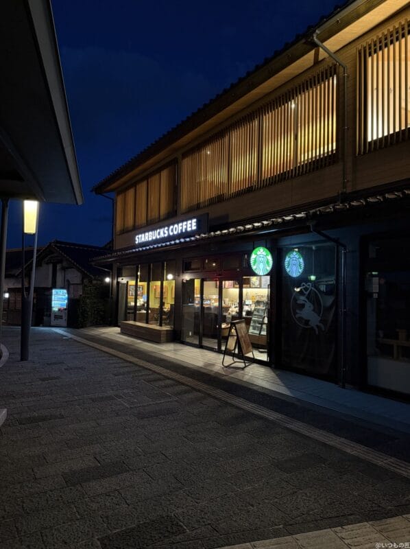 iPhone 16 Pro/16 Pro Max カメラ iPhone 16 Pro Maxでズーム撮影した夜景写真