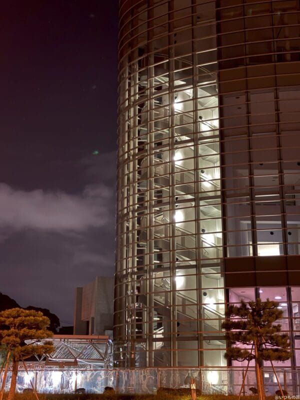 iphone 16の通常モードで撮影した夜景写真 | iphone review.jp iPhone 16/16 Plus カメラ iPhone 16の通常モードで撮影した夜景写真