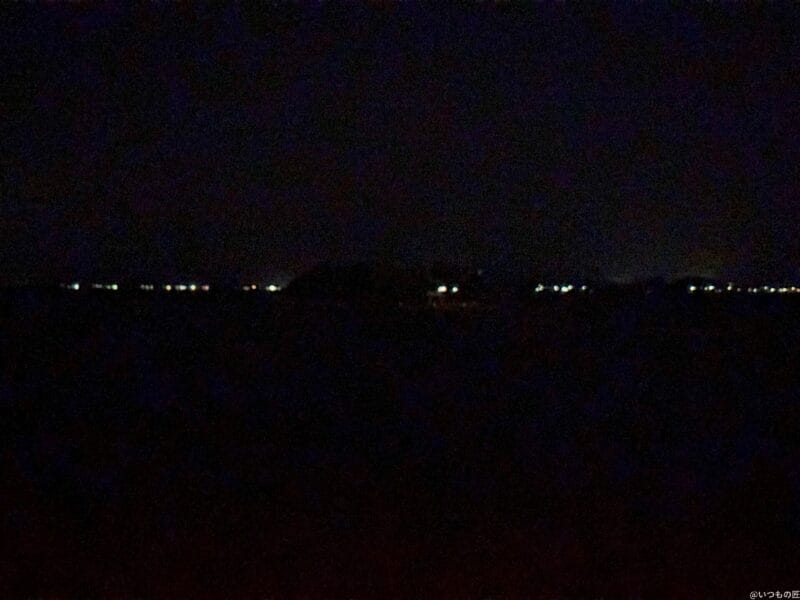 iphone 16の通常モードで撮影した夜景写真 | iphone review.jp iPhone 16/16 Plus カメラ iPhone 16の通常モードで撮影した夜景写真