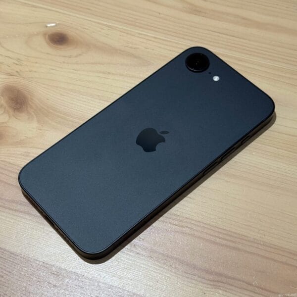 iPhone16e 本体写真　背面デザイン