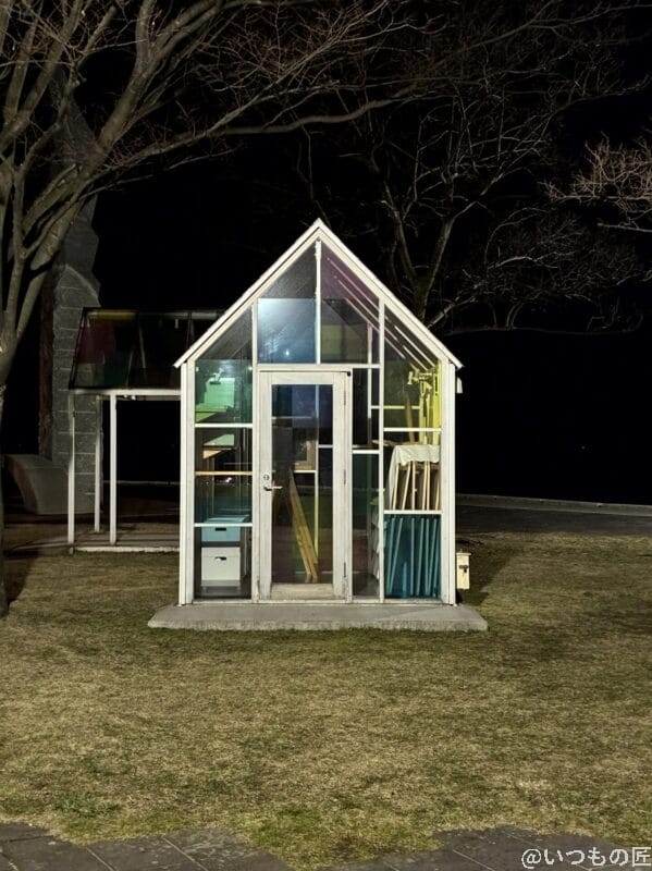 iPhone16e カメラ iPhone16eでズーム撮影した夜間写真