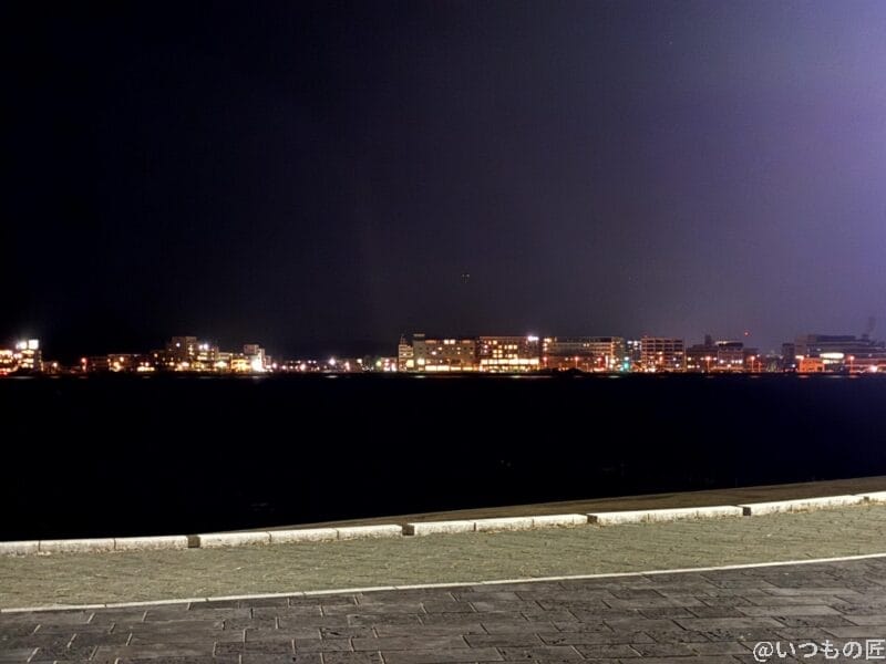 iPhone16e カメラ iPhone16eで暗所撮影した写真