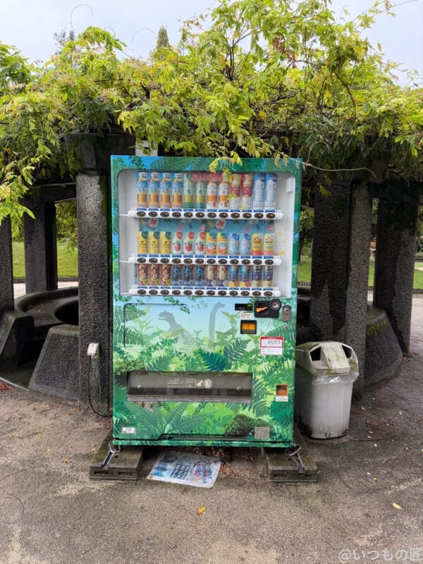 iPhone 17 Pro カメラ 雨に濡れた自動販売機