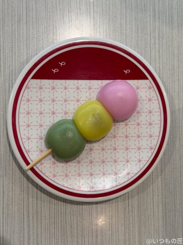 iPhone 17 Pro カメラ 皿の上の三色団子