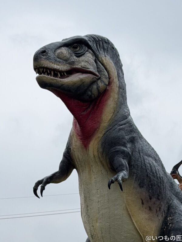 iPhone 17 Pro カメラ 恐竜のオブジェ