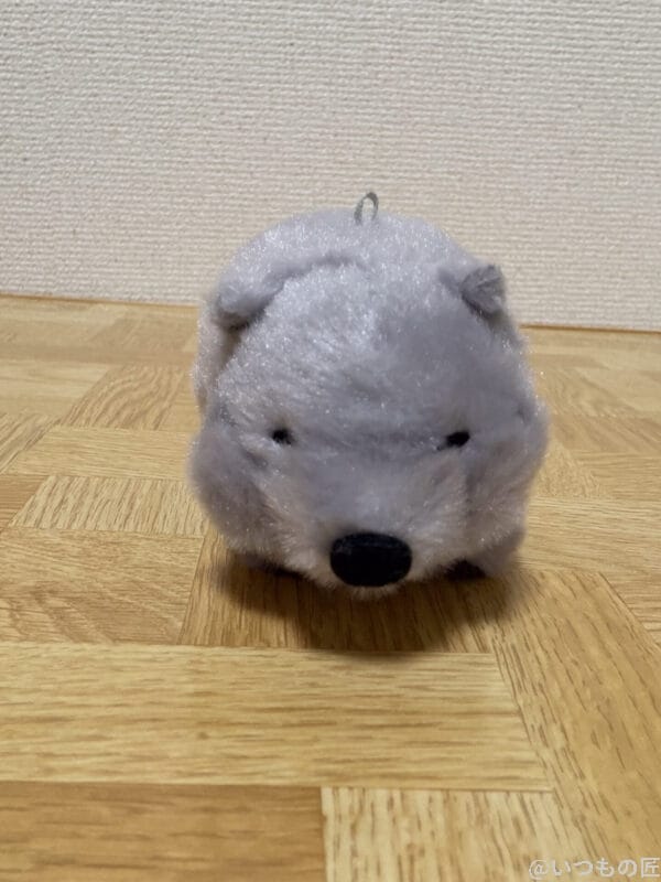 iPhone17 カメラ ねずみのマスコット人形