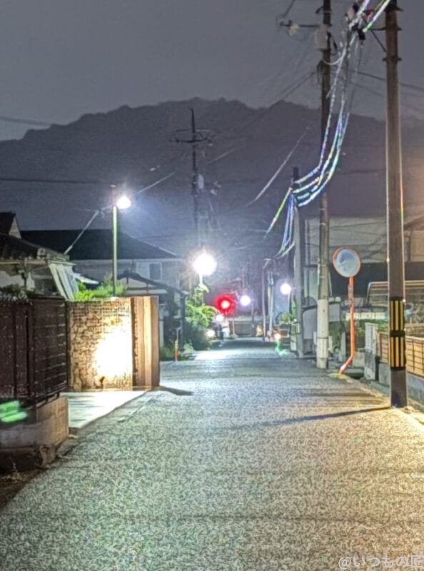 iPhone17 カメラ 夜の散歩コースをおさめた一枚