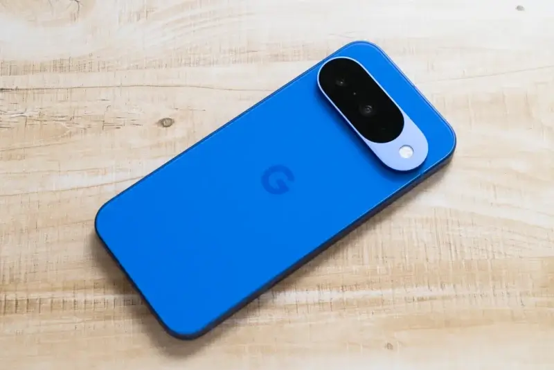 google_pixel10_body5 | iphone review.jp Google Pixel 10の本体写真